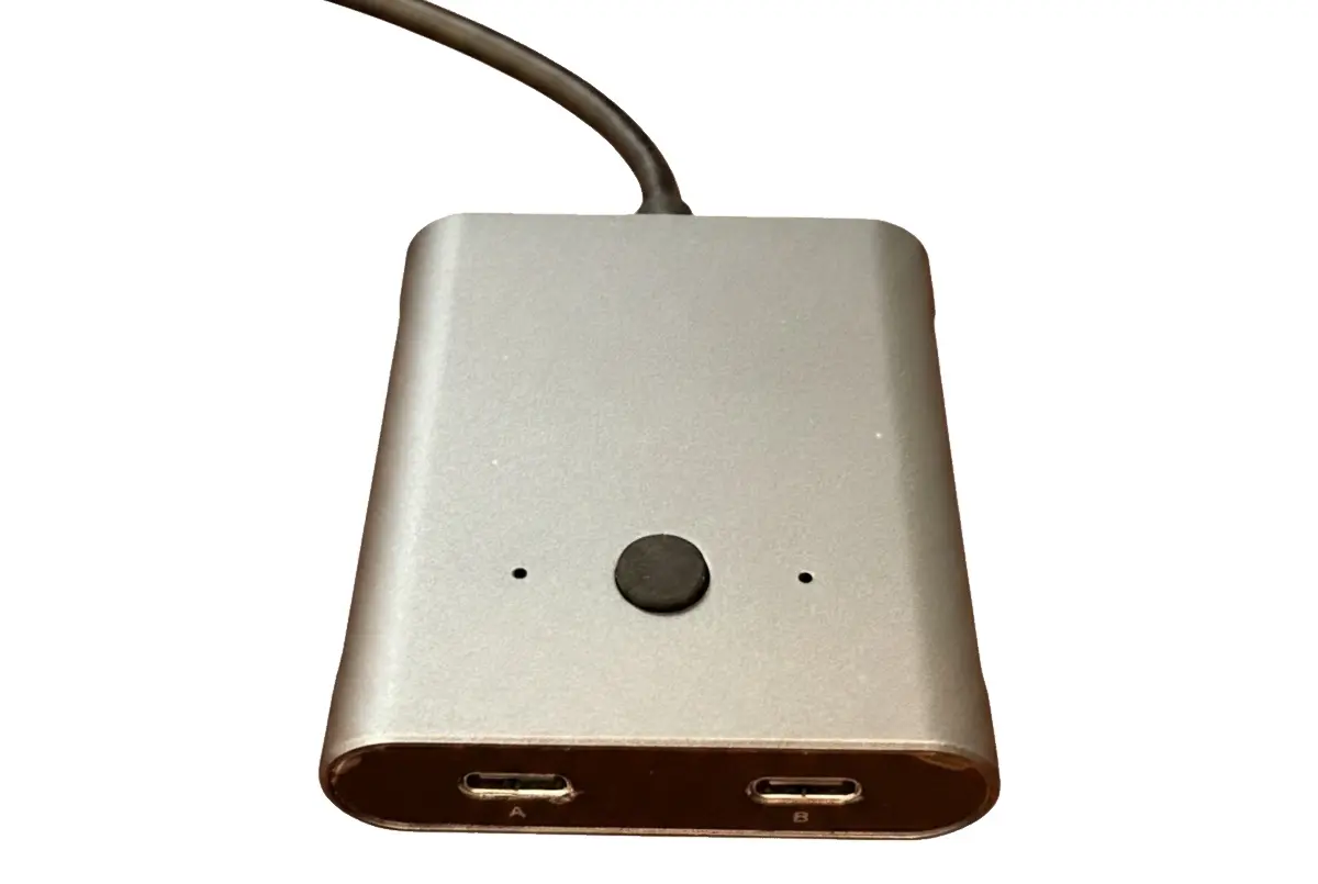 usb-c 2 port switchable hub