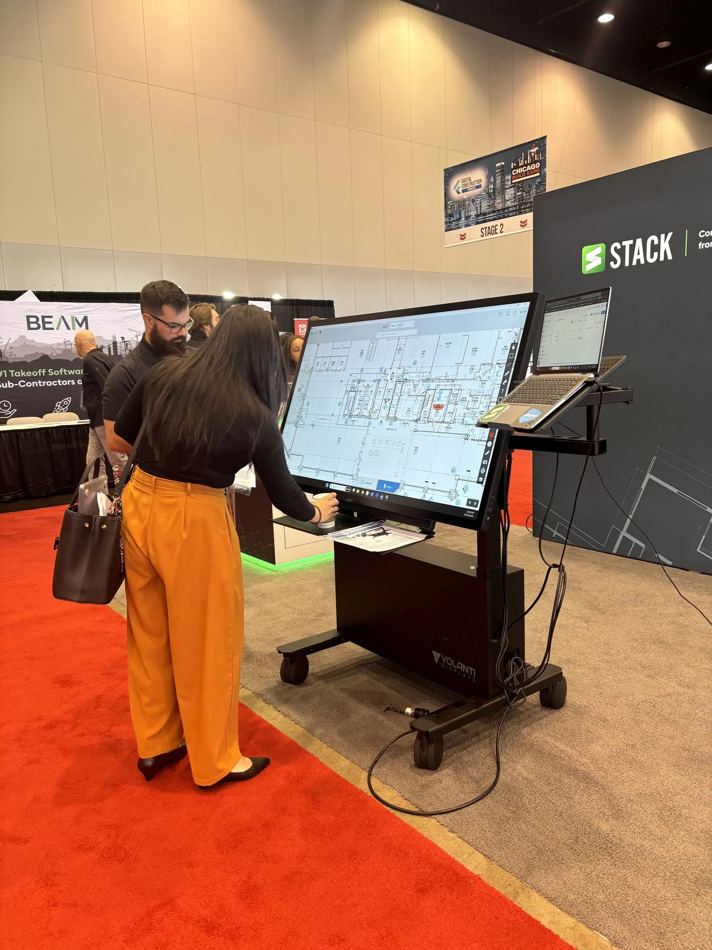 Volanti Displays plan review products at trade event 2