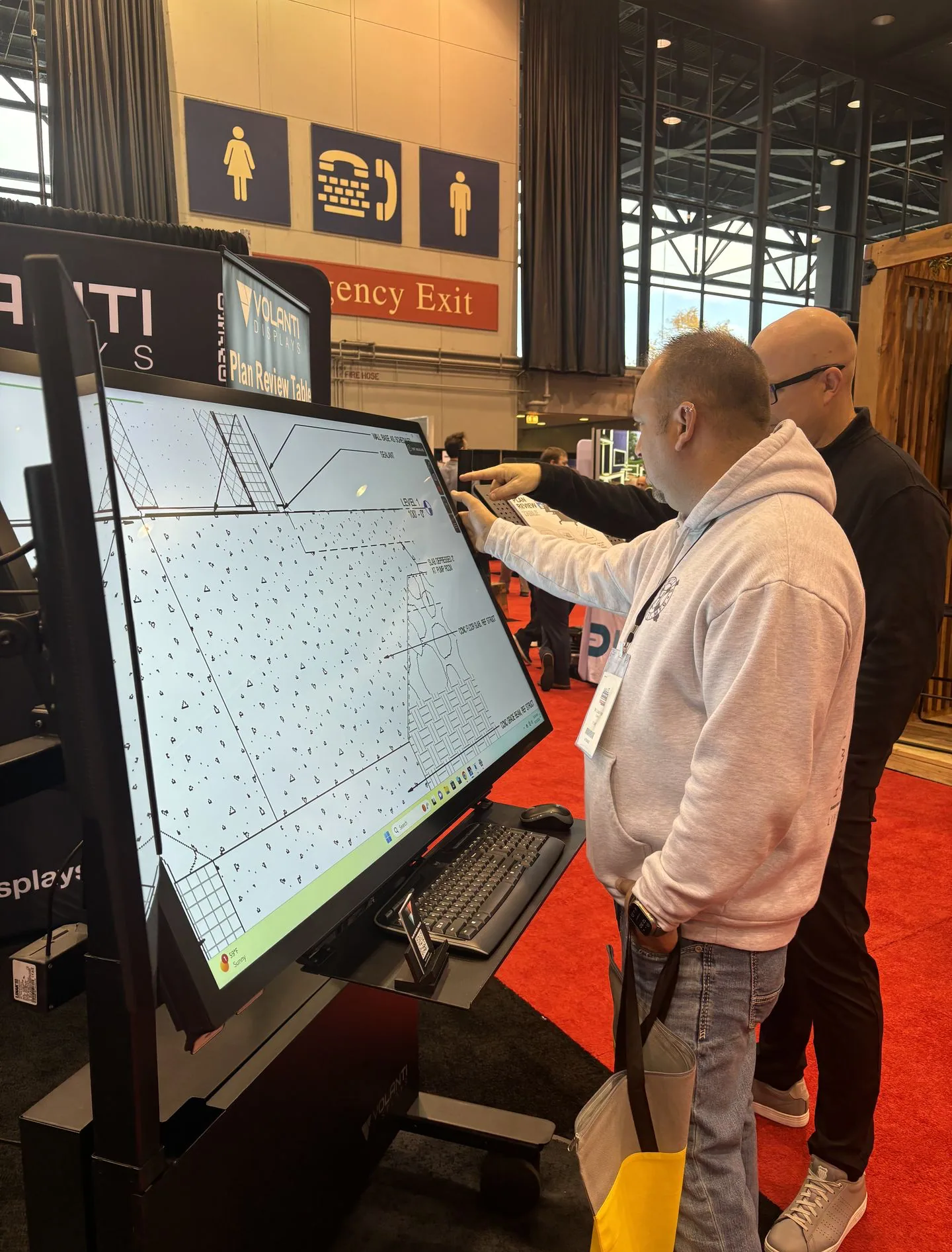 Volanti Displays plan review products at trade event 10